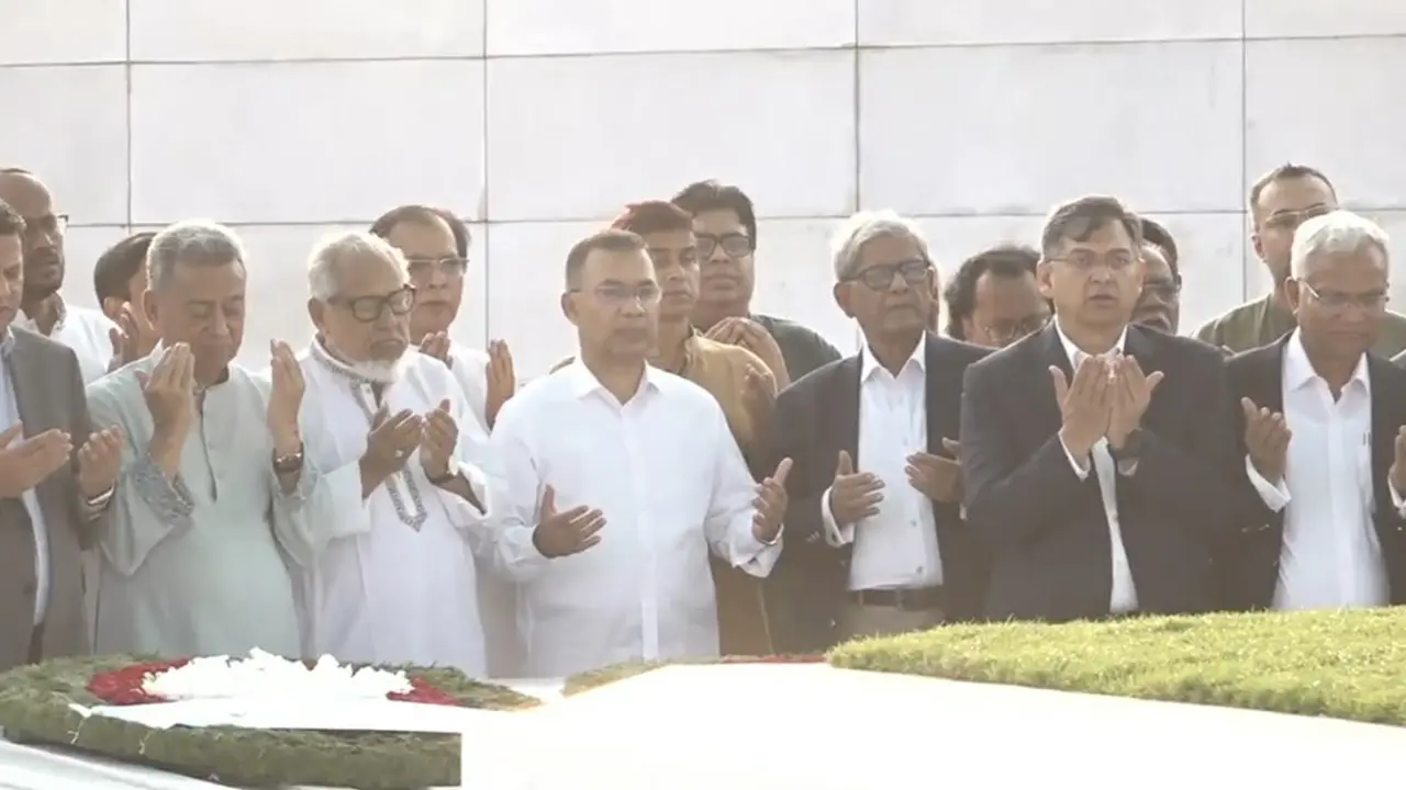 জিয়াউর রহমান ও খালেদা জিয়ার সমাধিতে তারেক রহমানের শ্রদ্ধা