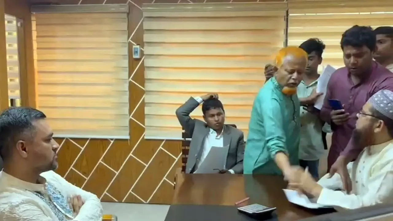 ঠাকুরগাঁওয়ে ইউএনওর রুম থেকে নিয়োগ পরীক্ষার কাগজ ছিনিয়ে নেওয়ার অভিযোগ