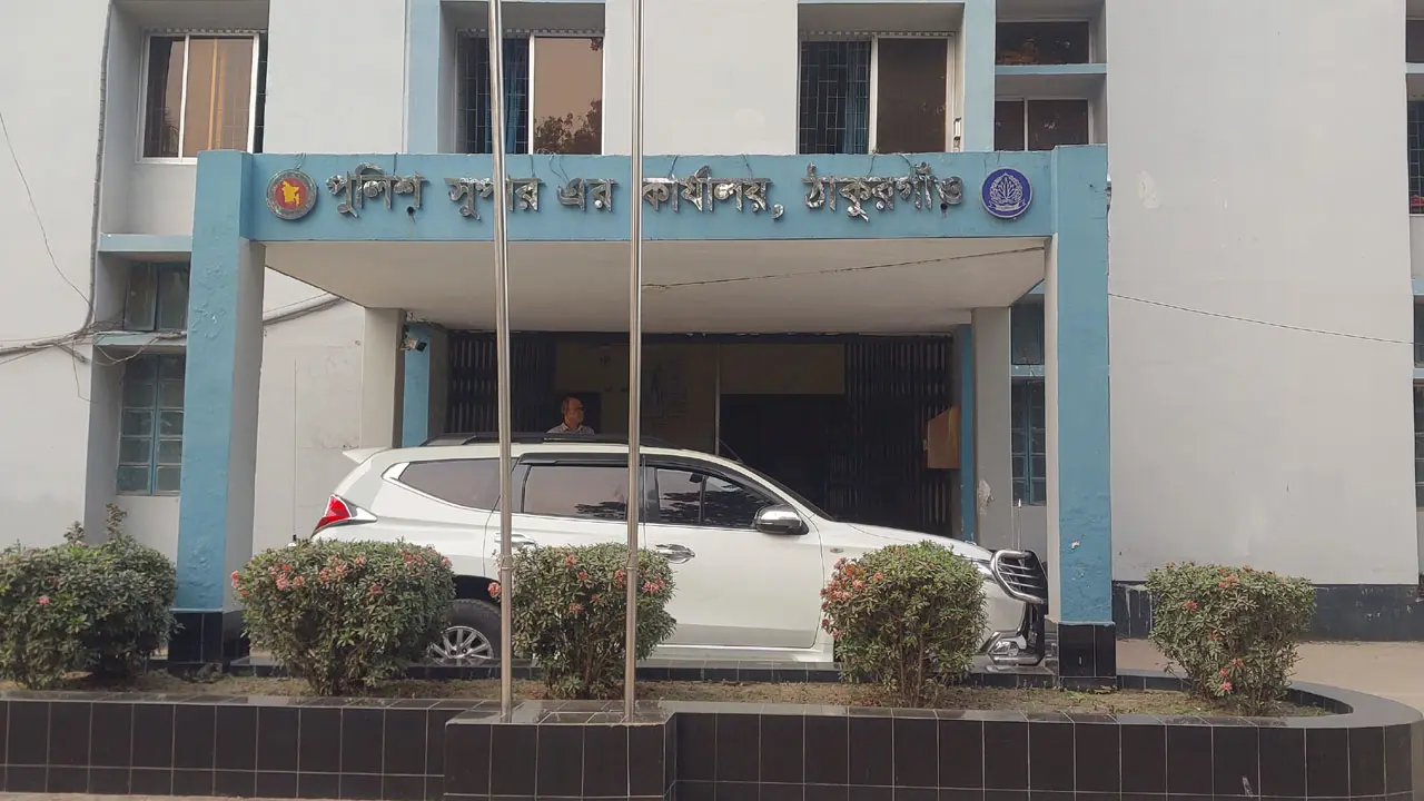 এসপির গাড়ি থামিয়ে মব সৃষ্টি করে শ্রমিকদের হামলা, গ্রেপ্তার ১