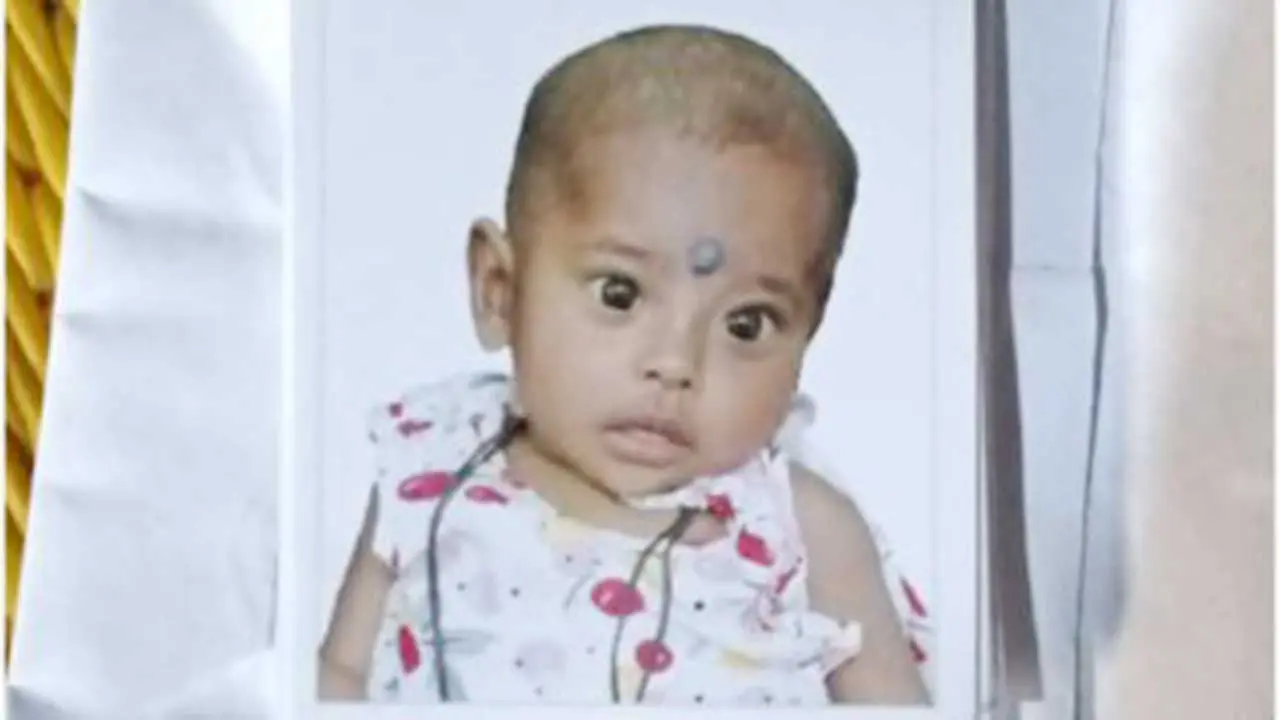 দত্তক নেওয়া সন্তানকে বাঁচাতে এক অটোচালক বাবার আকুতি