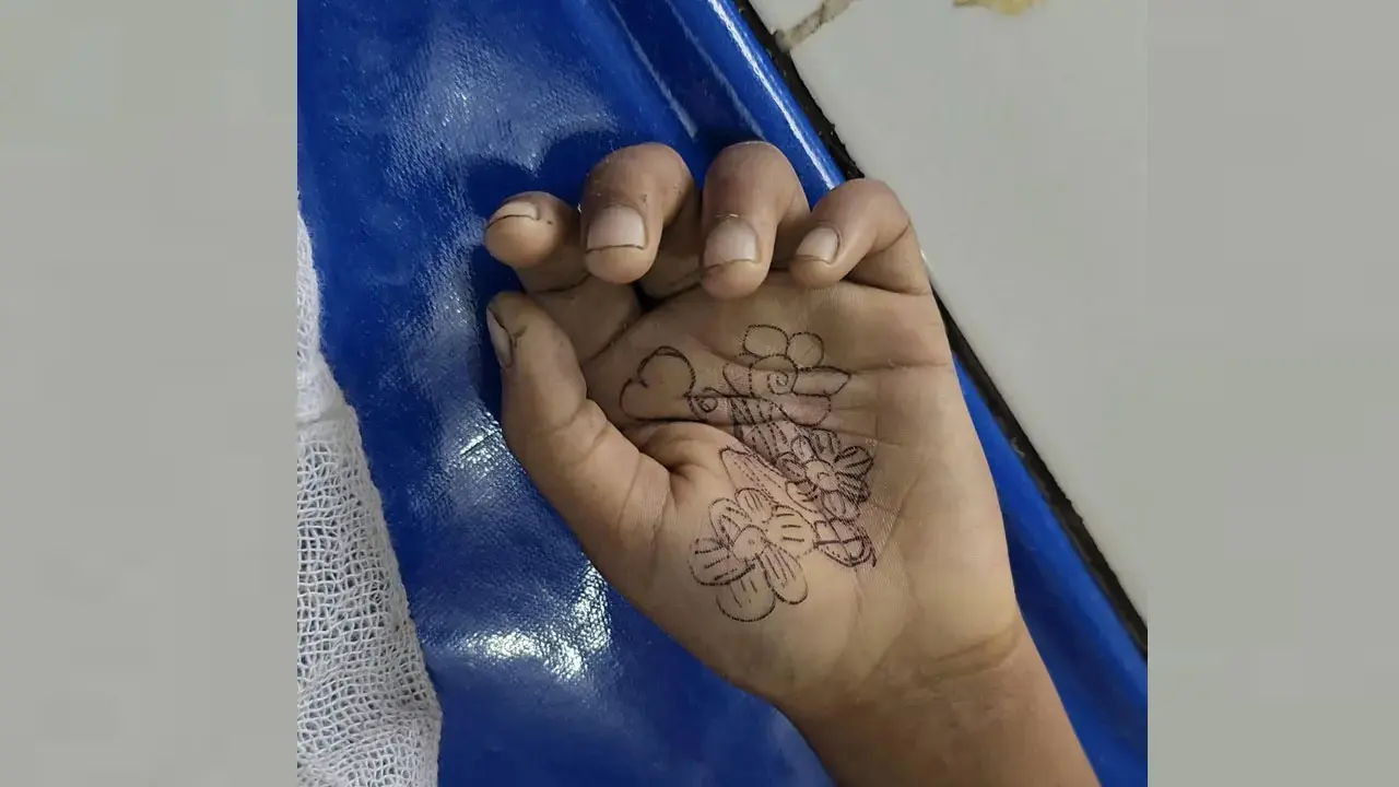 ৯ বছরের তুবার ঝুলন্ত মরদেহ ঘিরে ধোঁয়াশা, তদন্তে পুলিশ