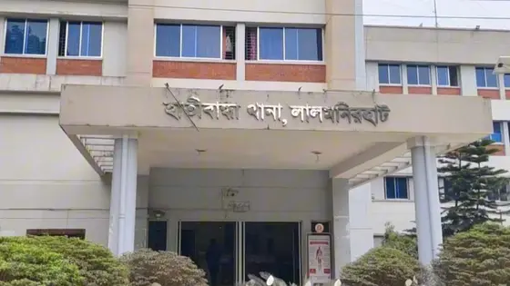 দুই পুলিশ কর্মকর্তাকে পিটিয়ে হাতকড়াসহ মাদক কারবারিকে ছিনতাই