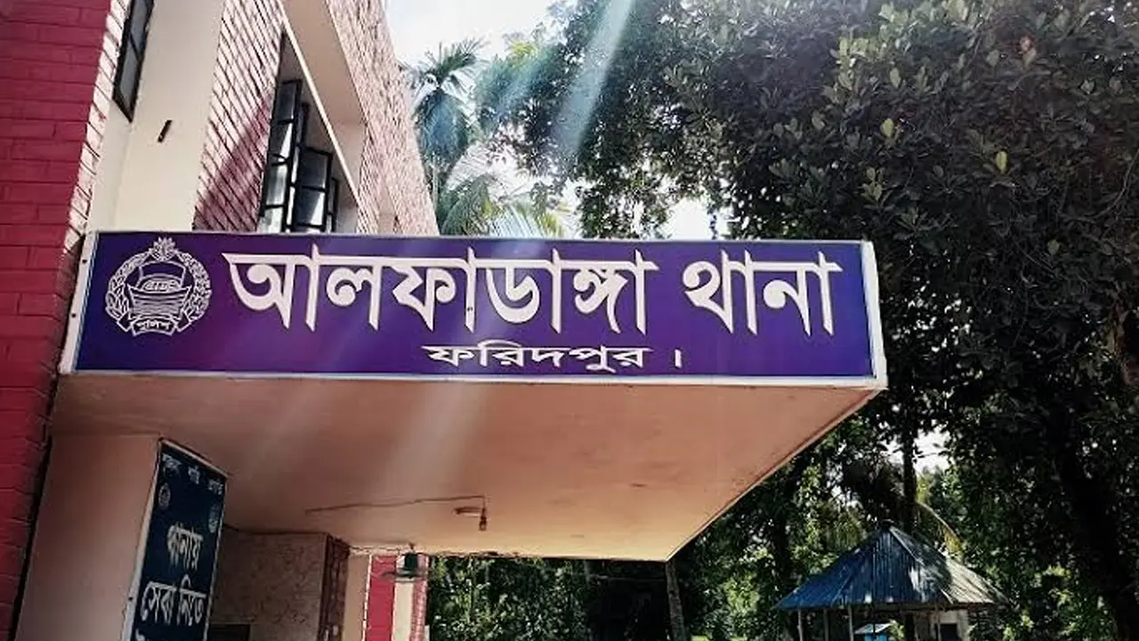বিয়ে না দেওয়ায় অভিমান, ছেলের কোদালের কোপে মায়ের মৃত্যু