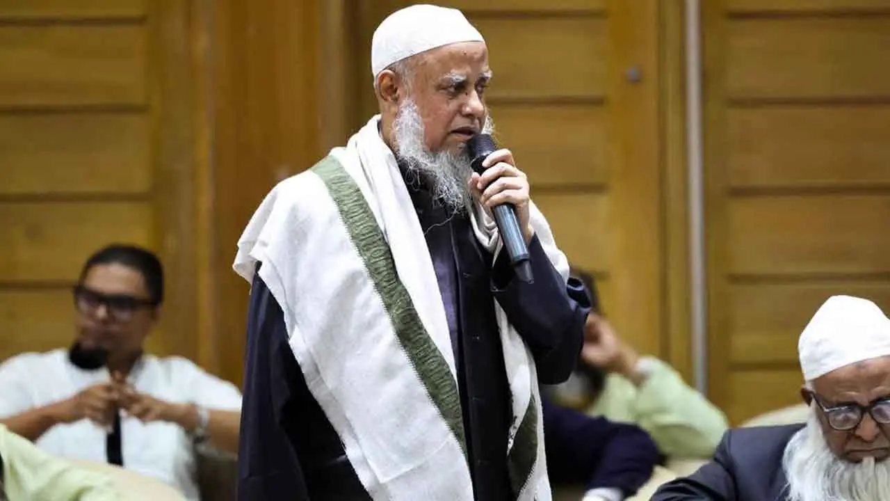 প্রথম স্ত্রীর মৃত্যুর পর বিধবাকে বিয়ে করলেন হেফাজত মহাসচিব