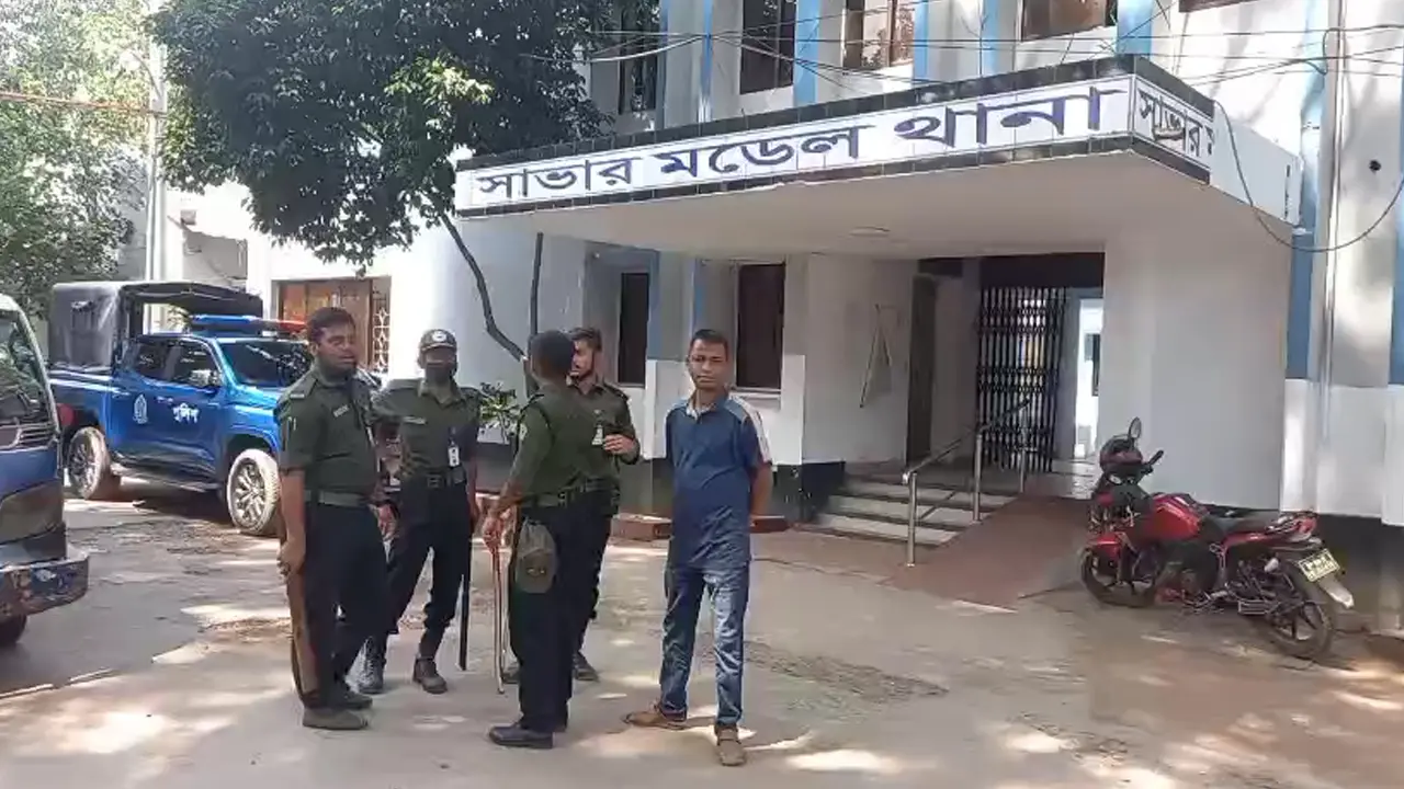 ঢাকা-আরিচা মহাসড়কে হকার বসতে না দেওয়ায় আনসারদের ওপর হামলা, আহত ৬