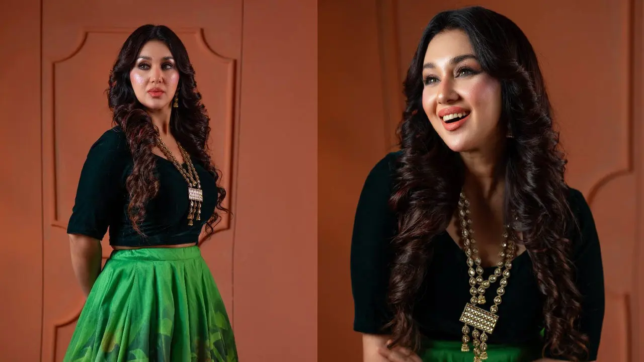 এবার ‘টপস’ পরে নজর কাড়লেন অপু বিশ্বাস