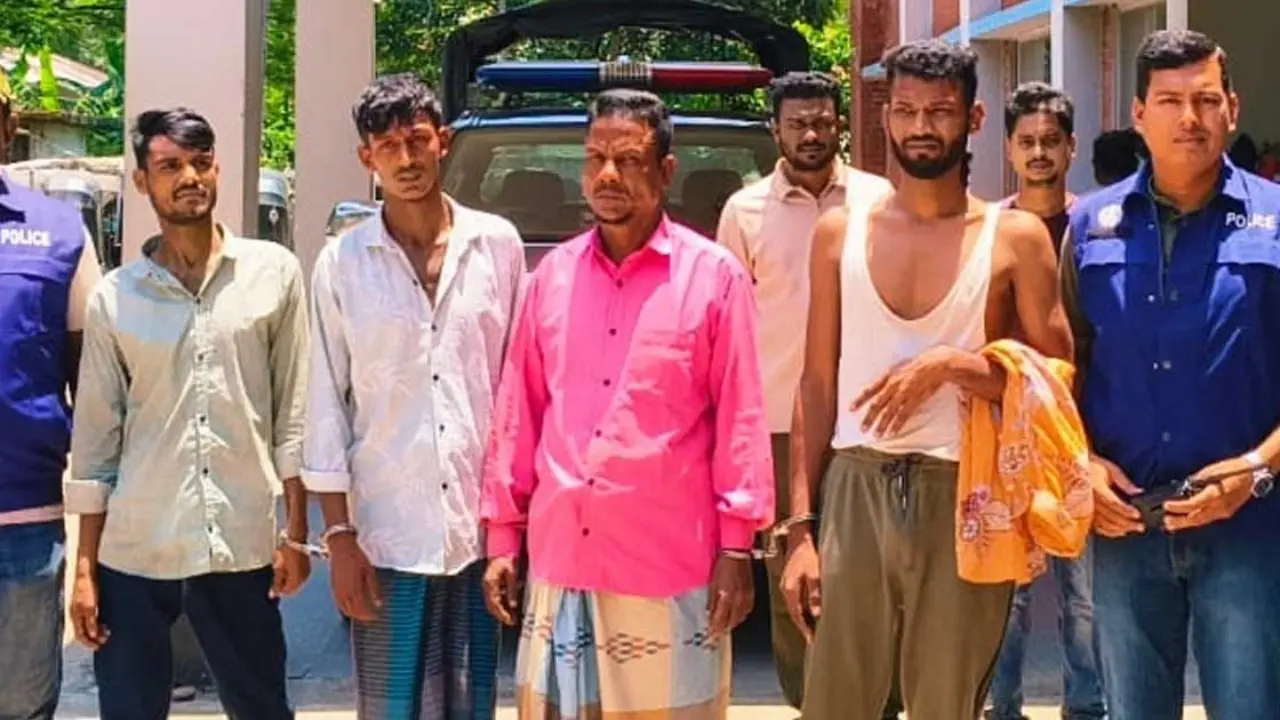 চট্টগ্রামে মিনিবাস চালক ও হেলপার অপহরণের ঘটনায় আটক ৪