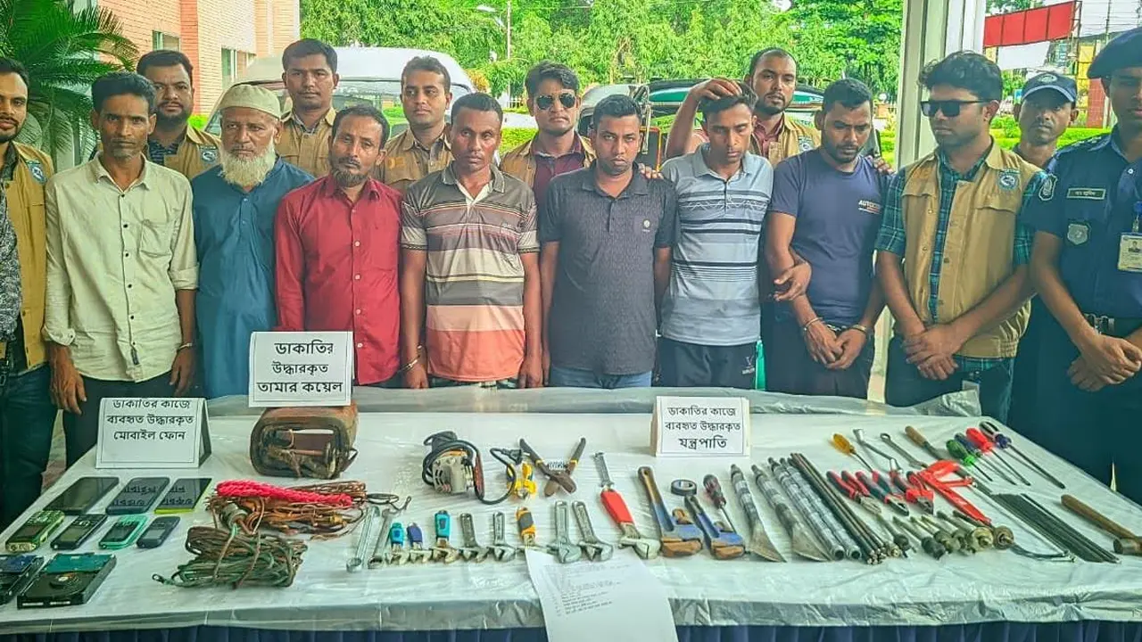 রংপুরে কৃষক হত্যাসহ ট্রান্সফর্মার চুরির মামলায় ৭ ডাকাত গ্রেপ্তার
