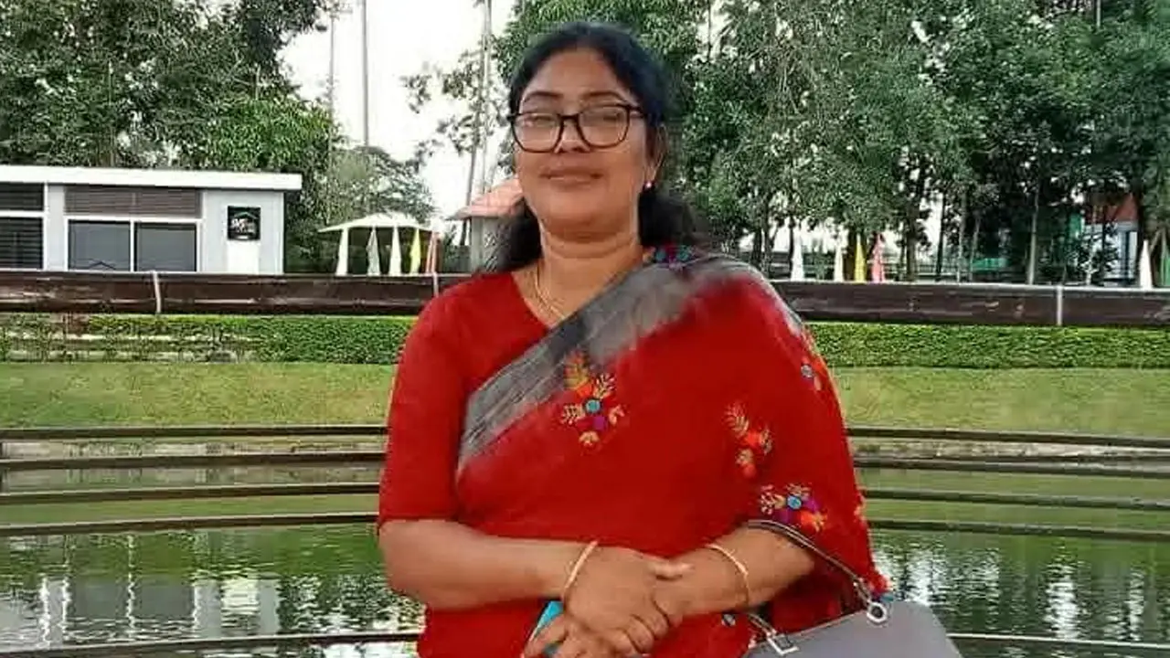 থানায় সালিশি বৈঠক করতে এসে আ.লীগ নেত্রী আটক