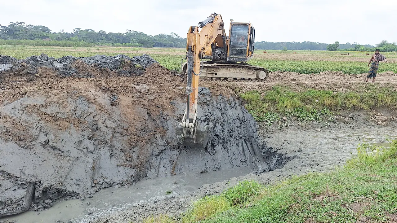 বরগুনায় খাল খননে এক ফসলি জমি হবে তিন ফসলি, শনাক্ত ৬০৯টি মরা খাল