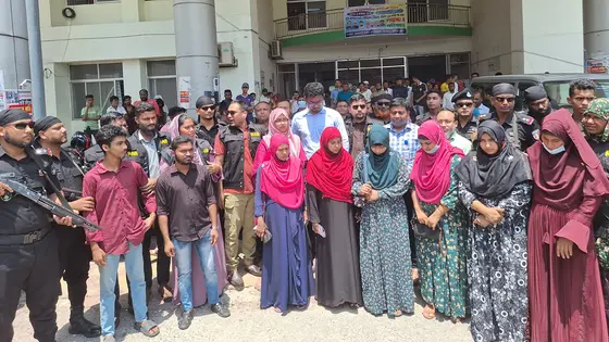 বরিশাল শেবাচিম হাসপাতালে অভিযান, ৮ দালাল আটক