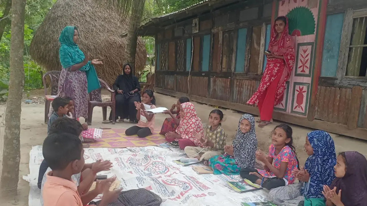 ‘আমি বড় হয়ে চাকরি করে বাবা-মাকে নিয়ে ডাঙ্গায় থাকতে চাই’