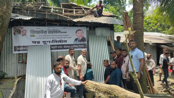 বরিশালে ঝড়ে ক্ষতিগ্রস্ত ১৯টি ঘর পুনর্নির্মাণ করল যুবদল