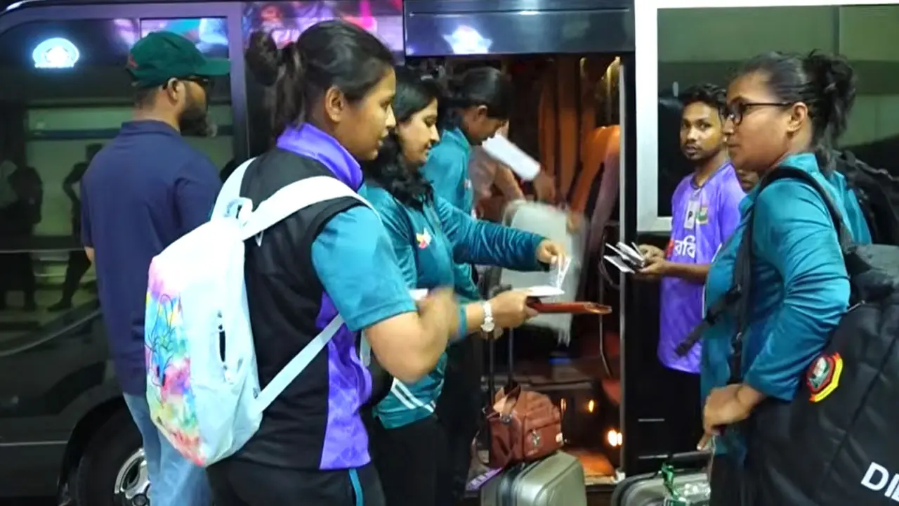 বিশ্বকাপে ভালো করার আশা নিয়ে দেশ ছাড়ল বাংলাদেশ