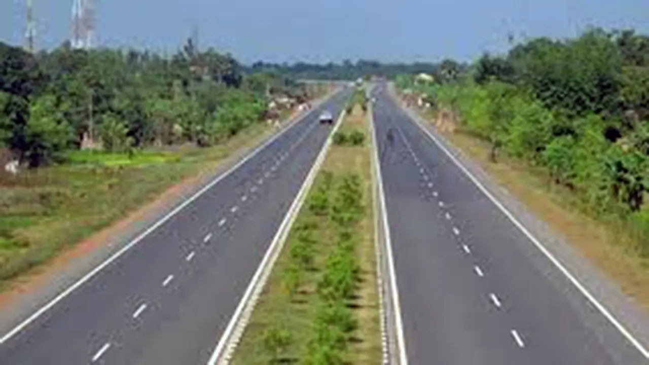 ভাঙ্গায় মহাসড়ক পার হতে গিয়ে বাসের চাকায় পিষ্ট পথচারী