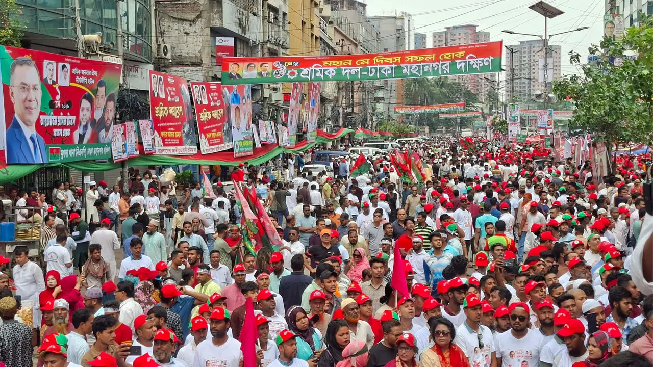 ‘আমি শ্রমিক, আমাদের নেতাও শ্রমিক’