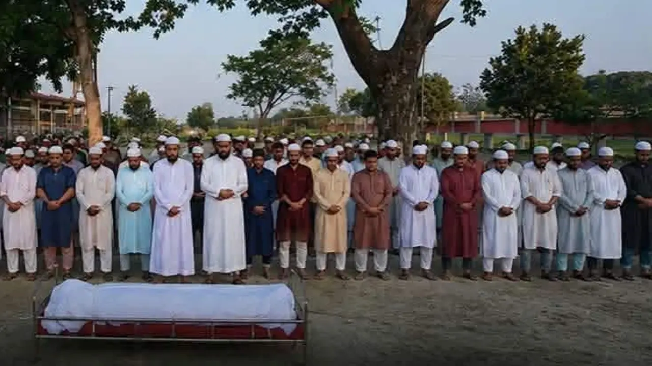 পাওনা টাকার দাবিতে জানাজা আটকে দিলেন বিএনপি নেতা