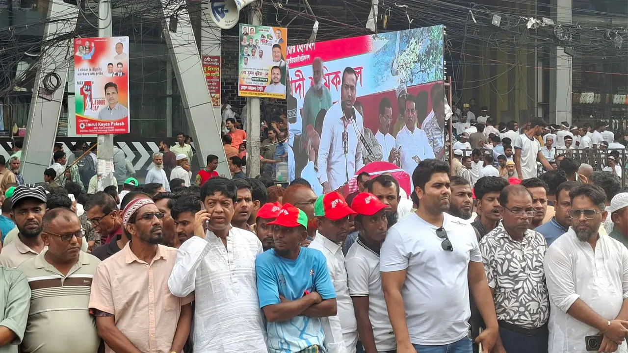 জুলাই আন্দোলনে ছাত্রদের পাশে দাঁড়িয়ে শ্রমিকরা শক্তি যুগিয়েছিলেন