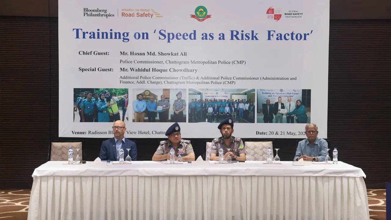 সড়কে দুর্ঘটনা-প্রাণহানি কমাতে চট্টগ্রামে পুলিশ কর্মকর্তাদের প্রশিক্ষণ