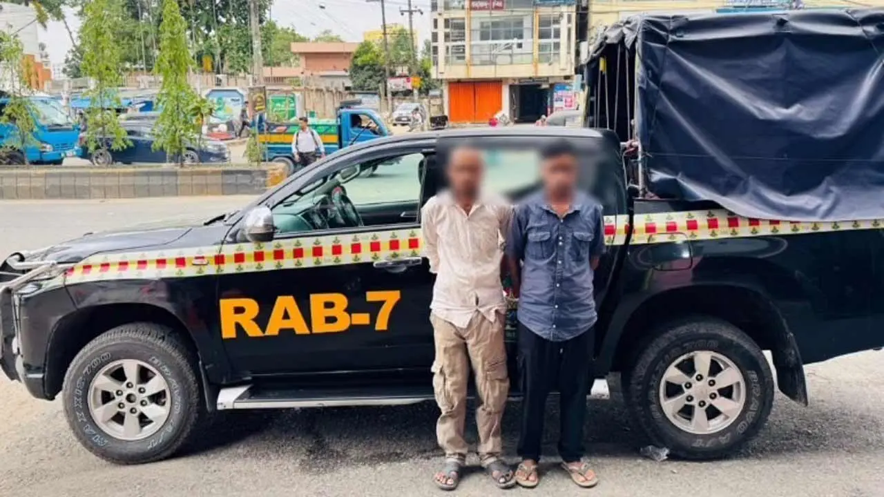 চট্টগ্রামে র্যাবের অভিযানে ইয়াবাসহ দুই কারবারি আটক