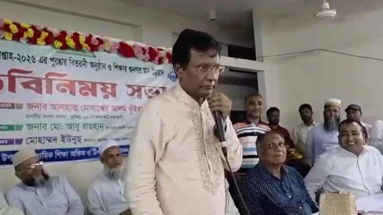 ‘রাজনীতিবিদরা নিজেরা খাই আসি মাদকবিরোধী বক্তৃতা দেয়’