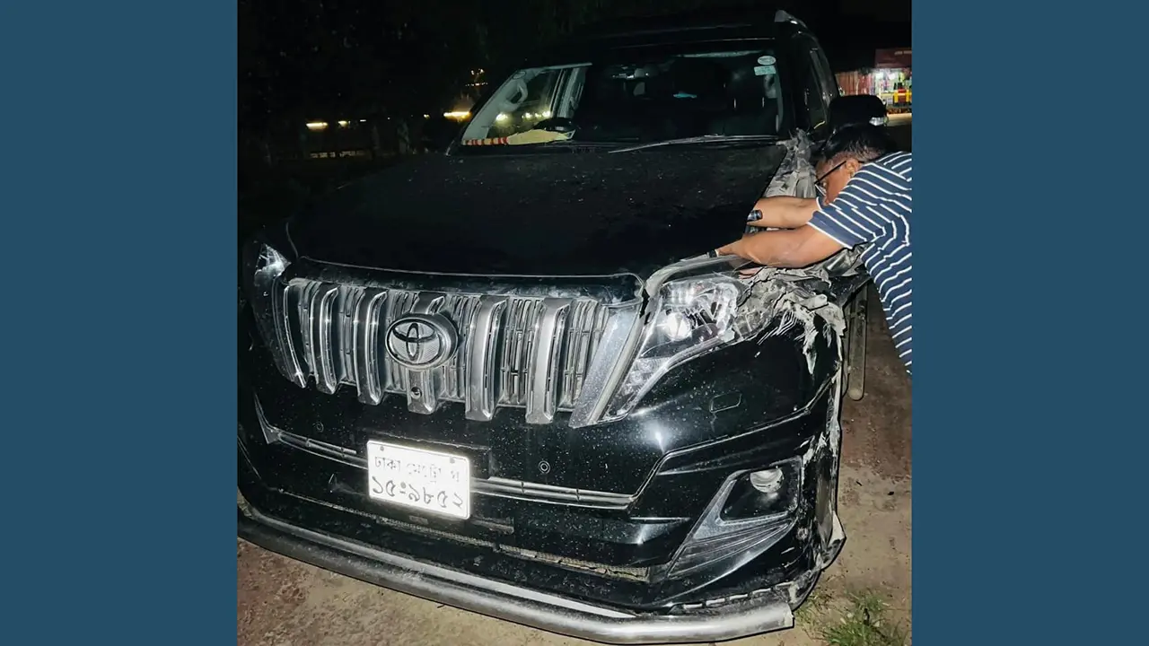 চট্টগ্রামে দুর্ঘটনার কবলে এমপির গাড়ি