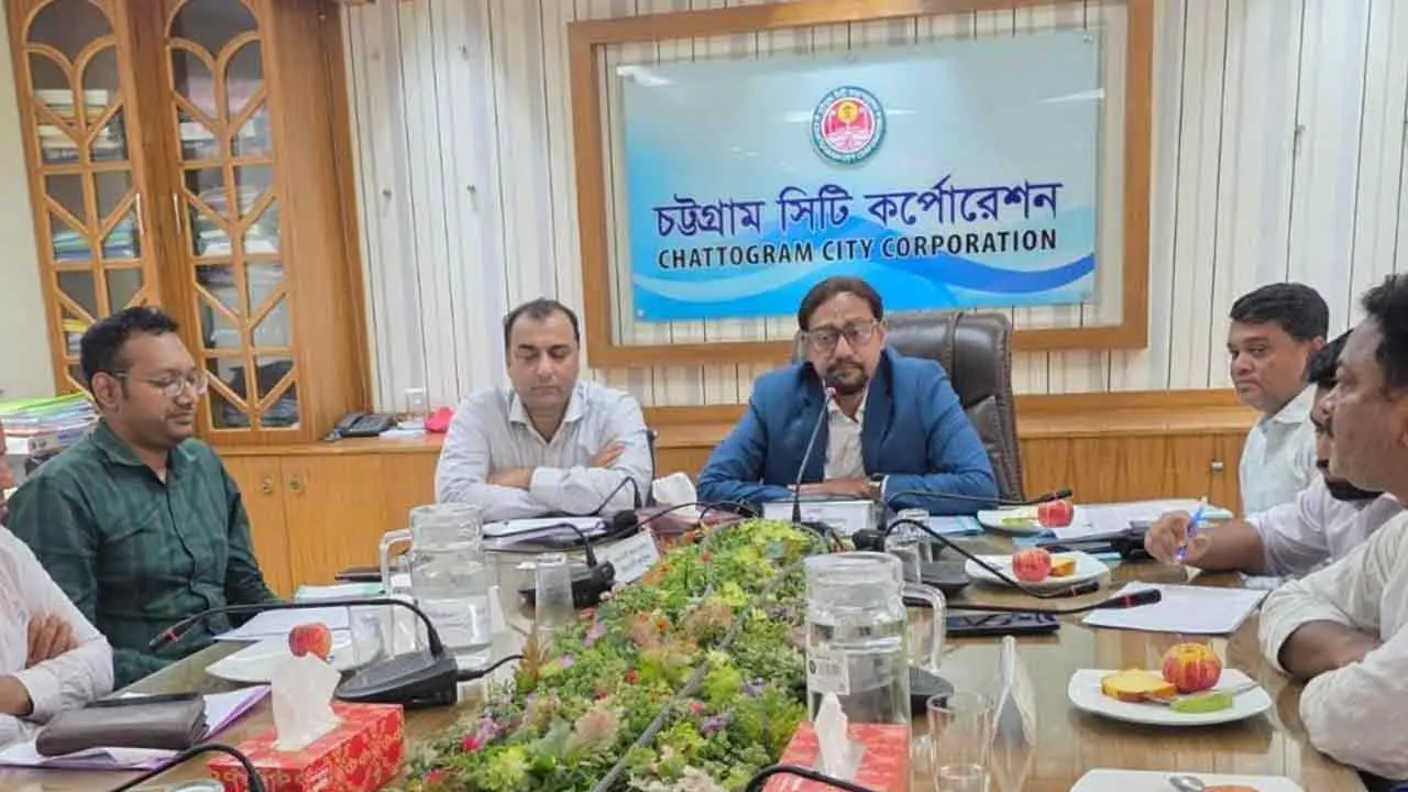চামড়া ব্যবসায়ীদের সতর্ক করলেন চসিক মেয়র