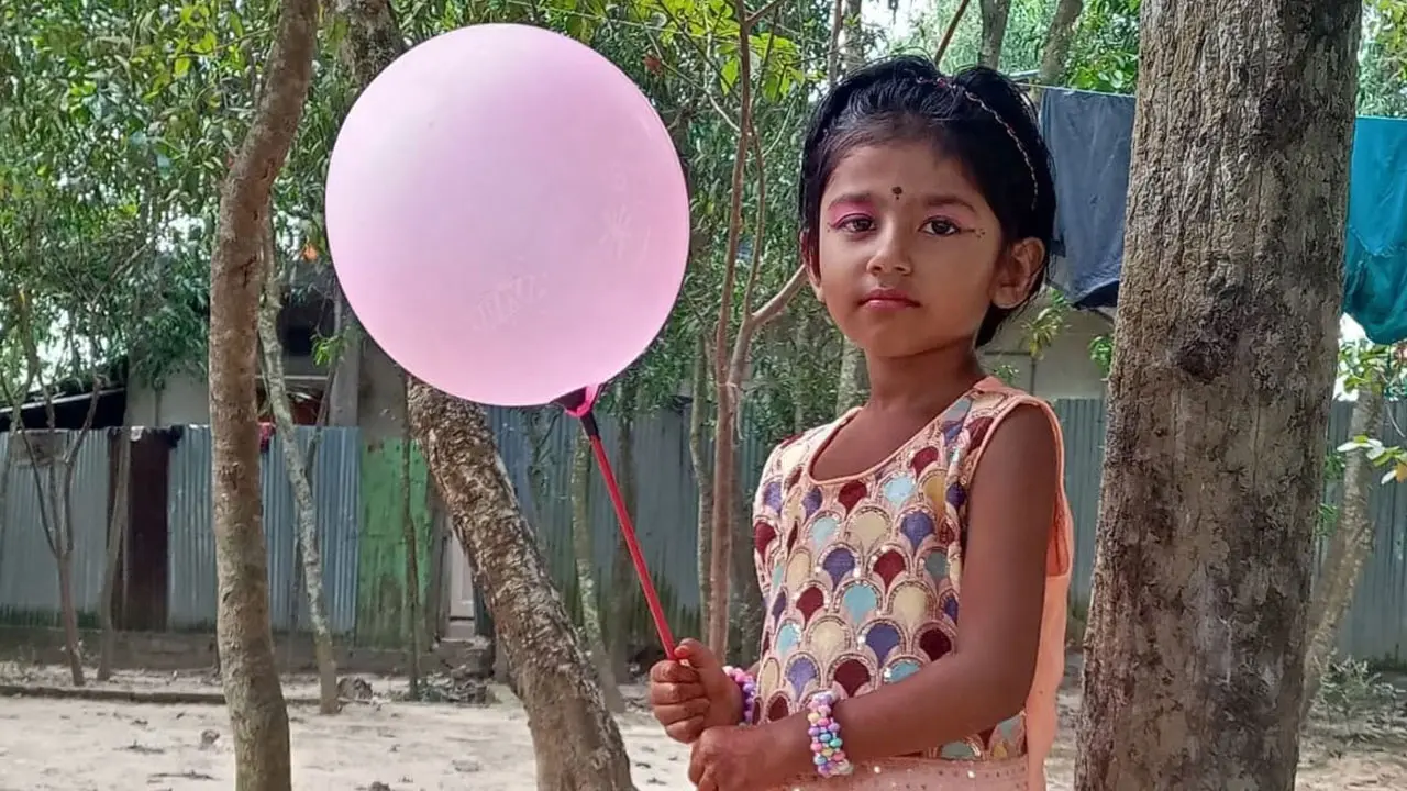 স্কুল শেষে বাড়ি ফিরছিল শিশুটি, বেপরোয়া বাস কেড়ে নিল প্রাণ