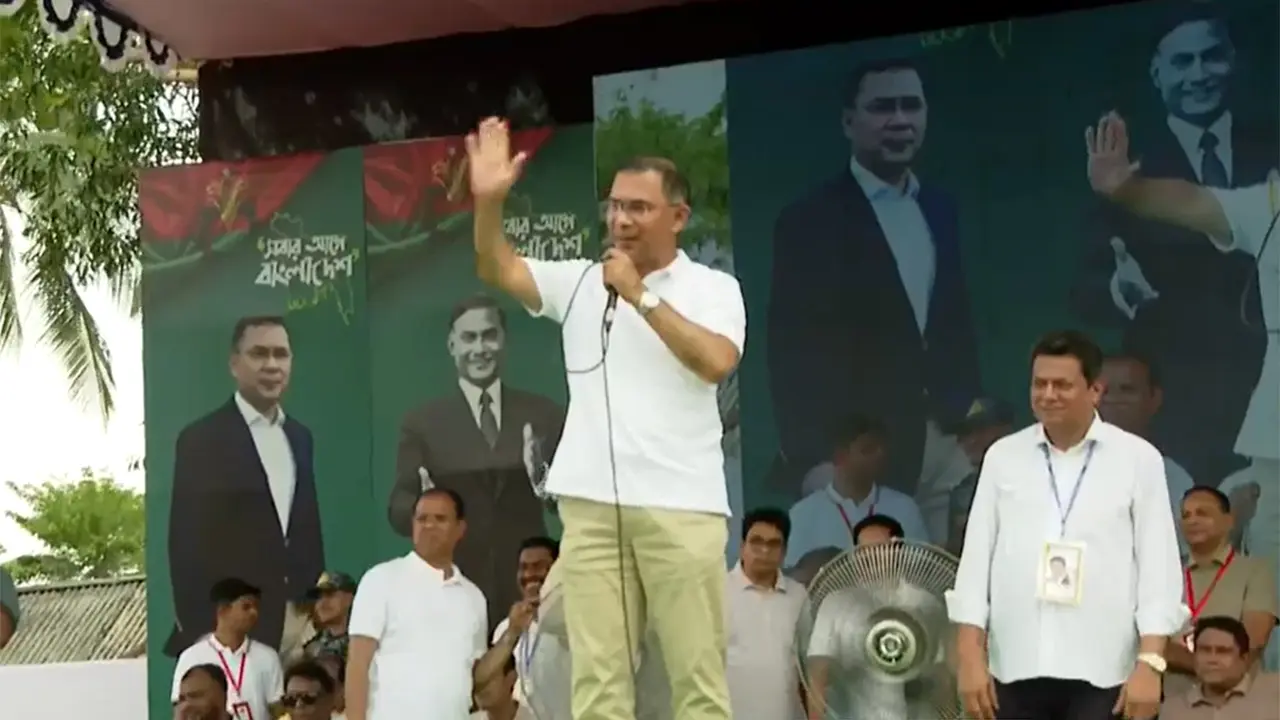 বরুড়ায় সভামঞ্চে প্রধানমন্ত্রী, বরণ করে নিলো হাজারো জনতা