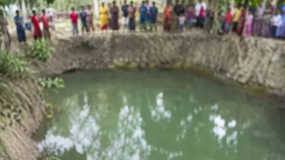 গভীর গর্তে পড়ে ভাই-বোনের মৃত্যু