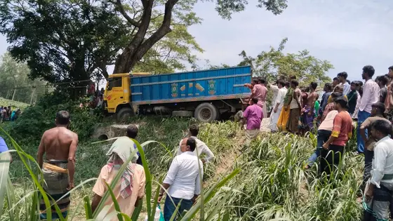 মানিকগঞ্জে ট্রাক-মোটরসাইকেলের মুখোমুখি সংঘর্ষ, নিহত ২