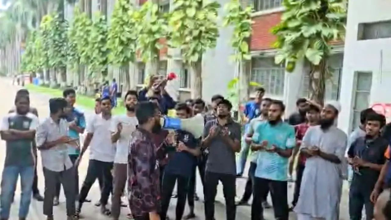 উপাচার্যের আগমনে ফের উত্তপ্ত ডুয়েট, ‘কমপ্লিট শাটডাউন’ ঘোষণা