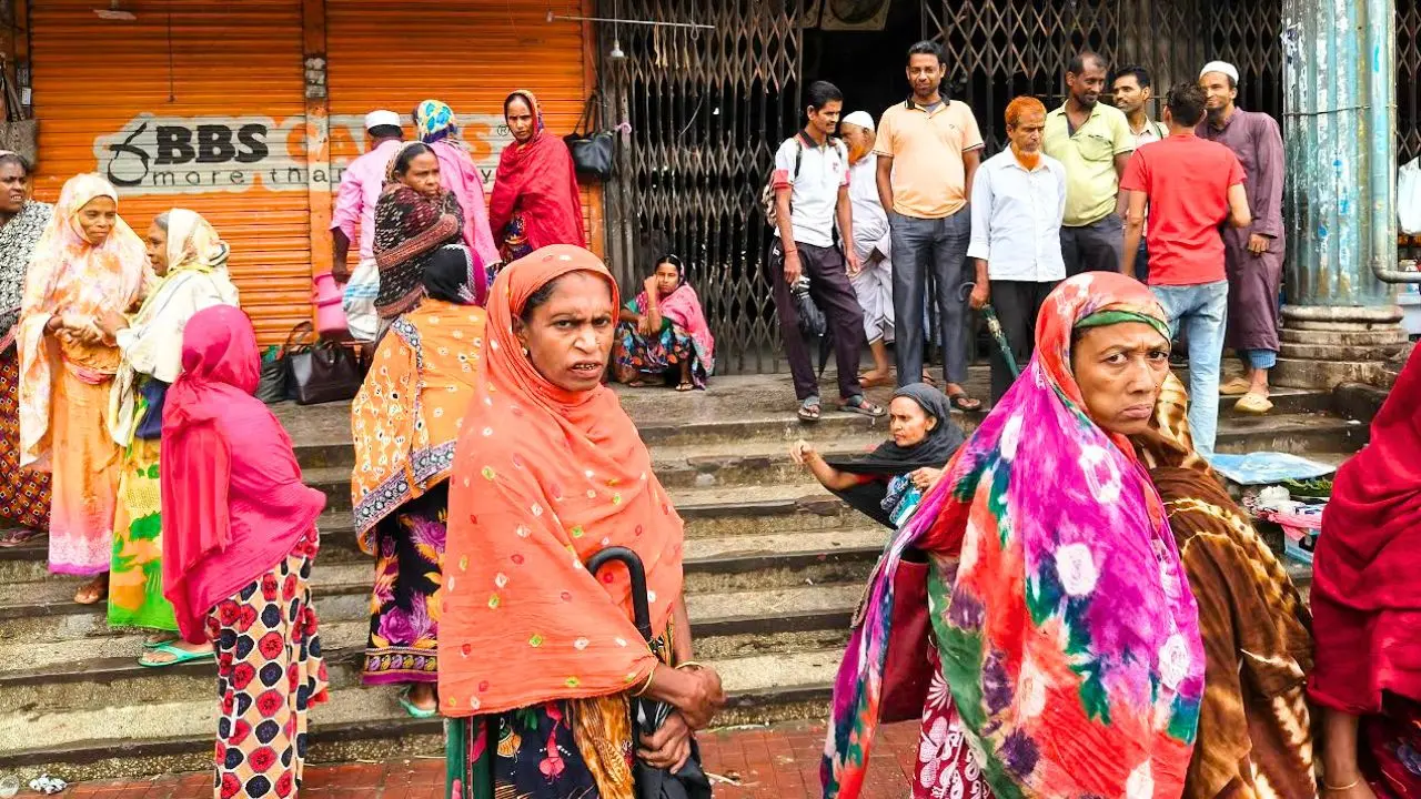 ‘কাম না করলে খামু কী’, প্রশ্ন হাজারো শ্রমিকের
