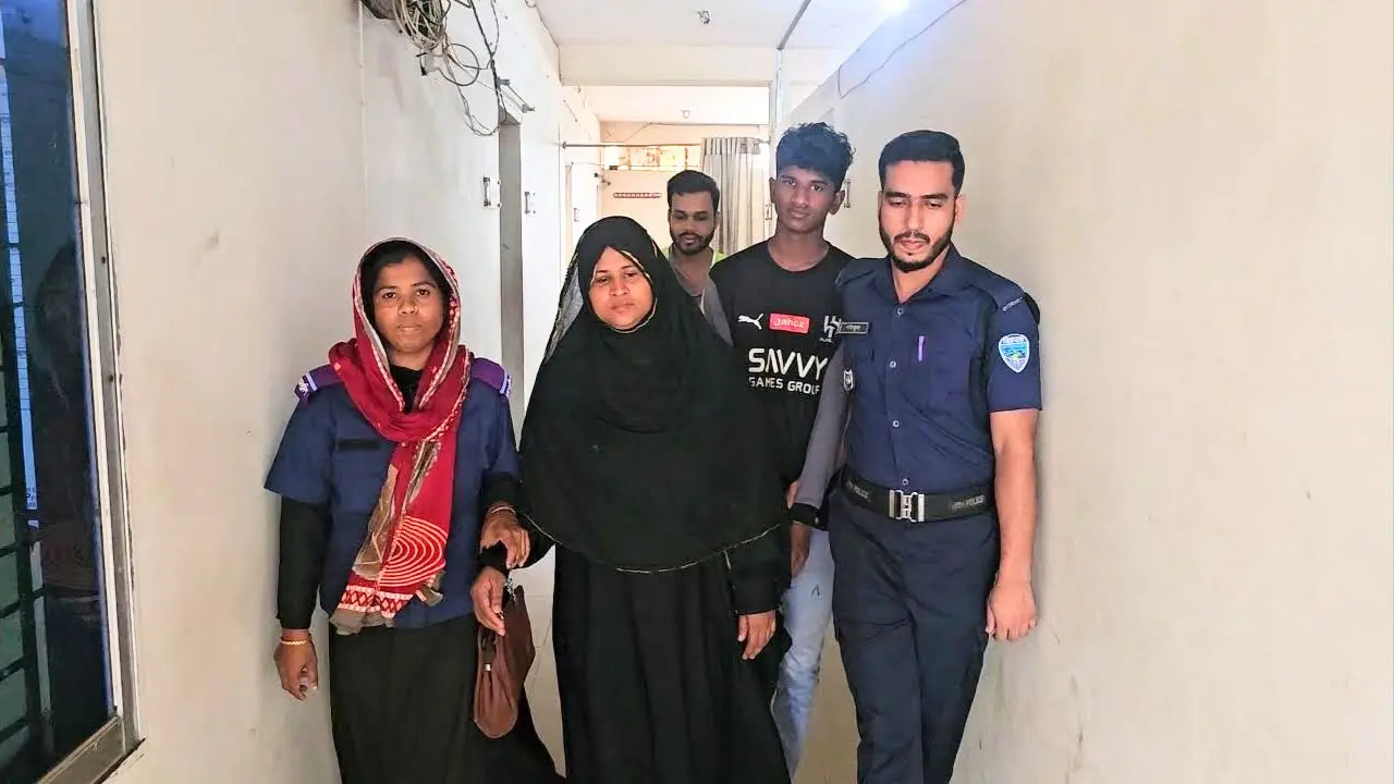 সন্ত্রাসীরা নয়, চট্টগ্রামে স্ত্রী-সন্তানই কুপিয়ে হত্যা করে প্রবাসীকে