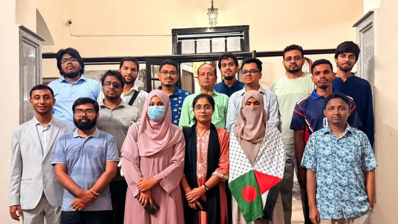 দূতাবাসের আমন্ত্রণে চীন সফরে ডাকসু প্রতিনিধিদল