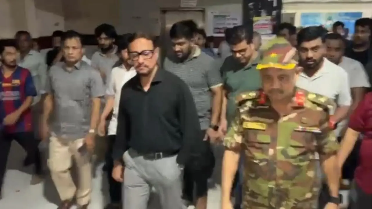 নির্যাতিত শিশুকে দেখতে চমেক হাসপাতালে গেলেন মেয়র ডা. শাহাদাত