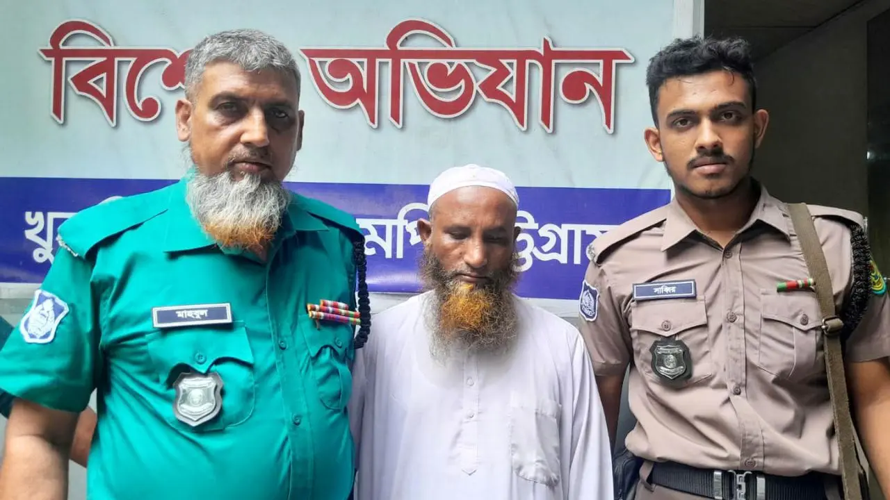 ৯৯৯-এ ফোন, দুই শিশুকে নিপীড়নের অভিযোগে শিক্ষক গ্রেপ্তার