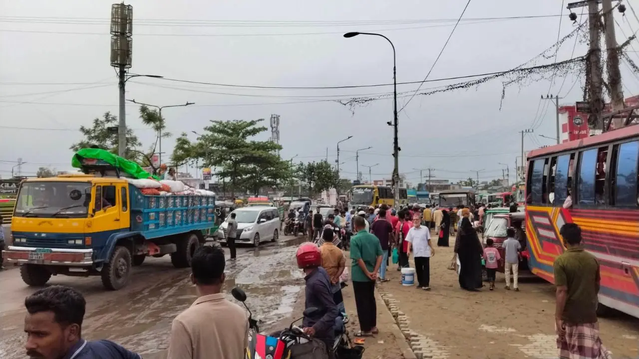 ঈদযাত্রায় দক্ষিণ চট্টগ্রামসহ কক্সবাজারগামী মানুষের দুর্ভোগ