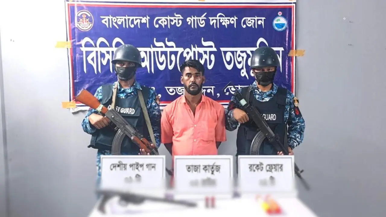 তজুমদ্দিনে দেশীয় অস্ত্রসহ ডাকাত সদস্য আটক