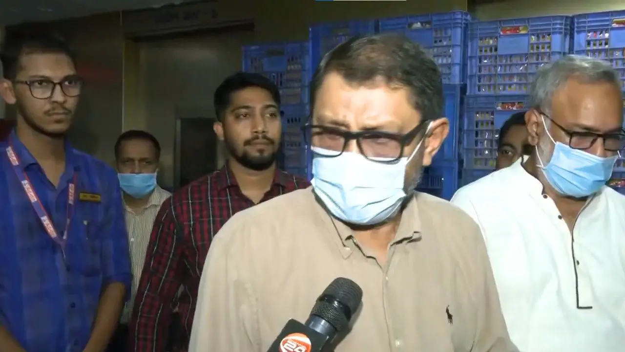 আদ্ দ্বীন হাসপাতালের ছাদে বেকারি দেখে ক্ষোভ ঝাড়লেন স্বাস্থ্যমন্ত্রী