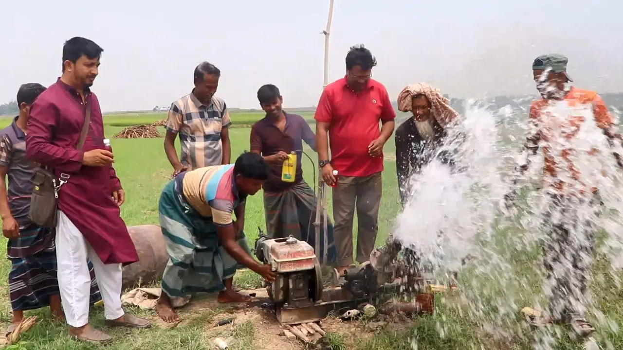ডিজেলের বিকল্প জ্বালানি তৈরি করে সাড়া ফেলেছেন উদ্ভাবক মনিরুল