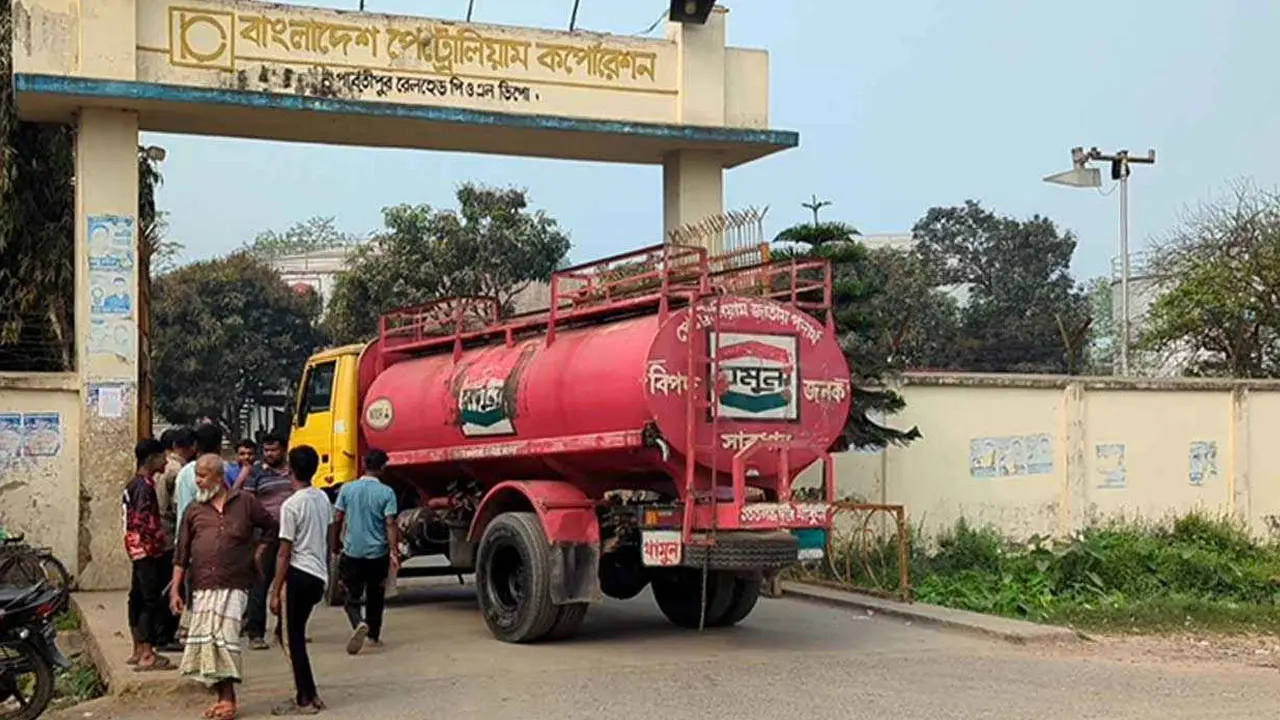 ভারত থেকে এলো আরও ৫ হাজার মেট্রিক টন ডিজেল