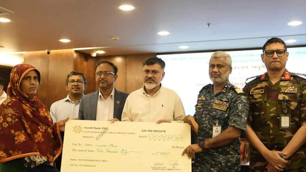 প্রধানমন্ত্রীর ঈদ উপহার পেলেন ডিএনসিসির তিন হাজার পরিচ্ছন্নতাকর্মী