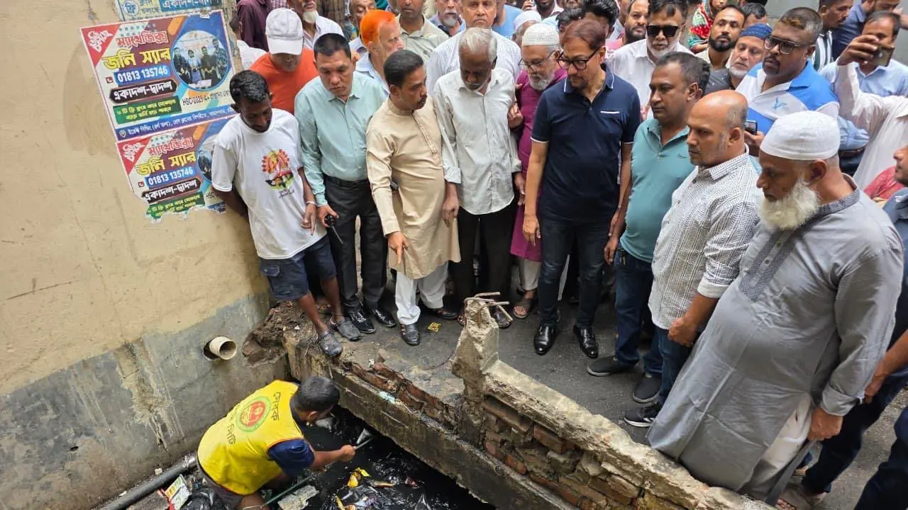 যত্রতত্র ময়লা ফেললে কঠোর ব্যবস্থা : চসিক মেয়র