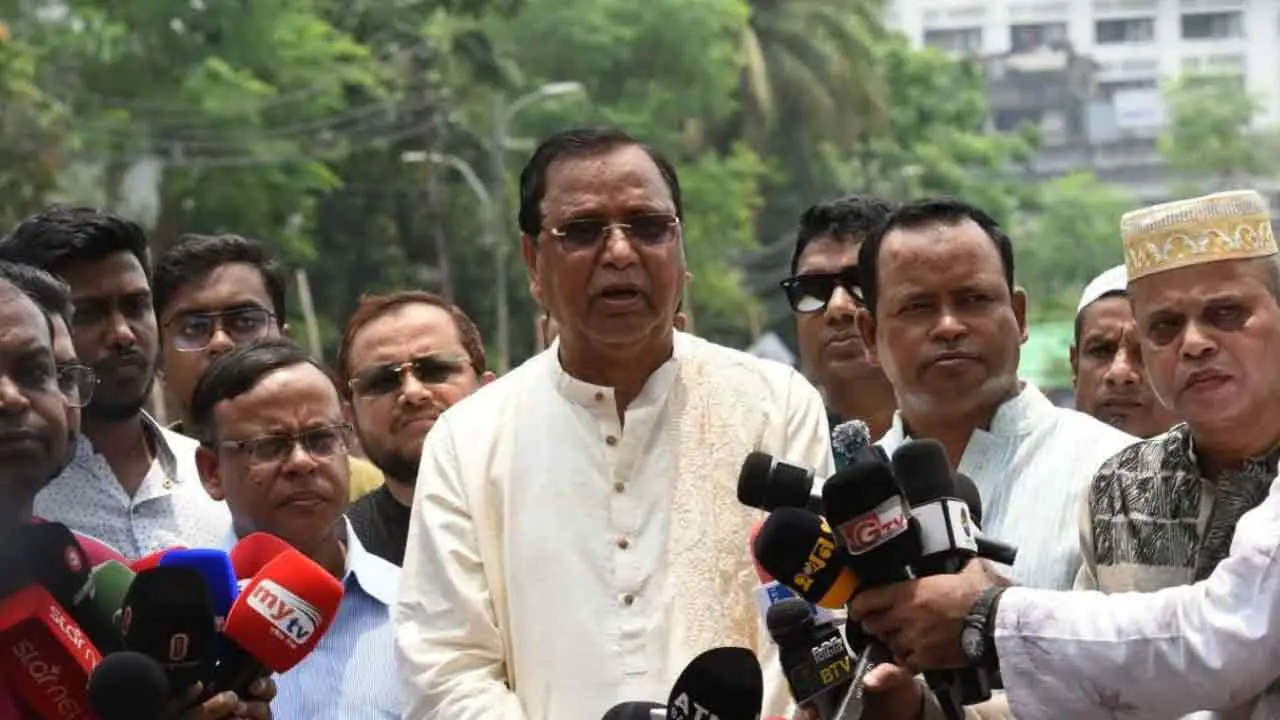 ঈদের দ্বিতীয় দিনেও ডিএসসিসির বর্জ্য অপসারণে জোর