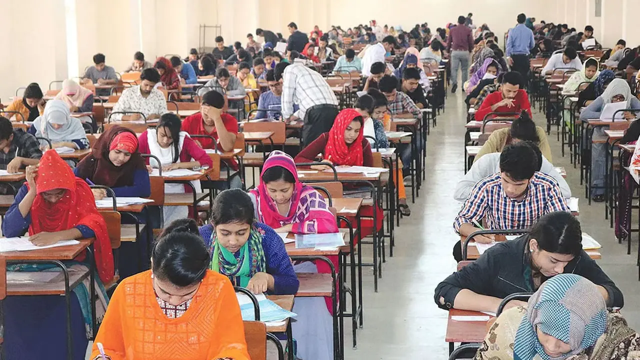 নিয়োগ পরীক্ষায় প্রক্সি দিয়ে আটক ৩ পরীক্ষার্থী, থানায় মামলা