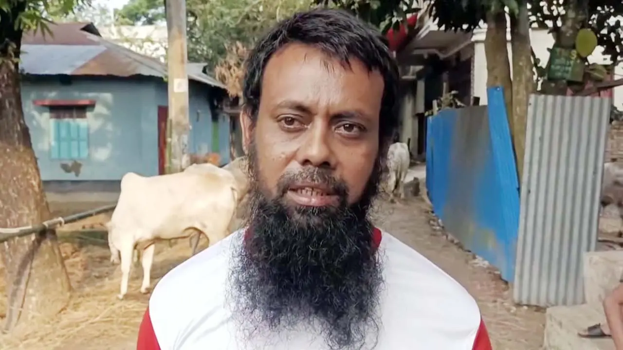 ফেনীতে অস্ত্র ঠেকিয়ে ব্যবসায়ীর গরু ছিনতাই