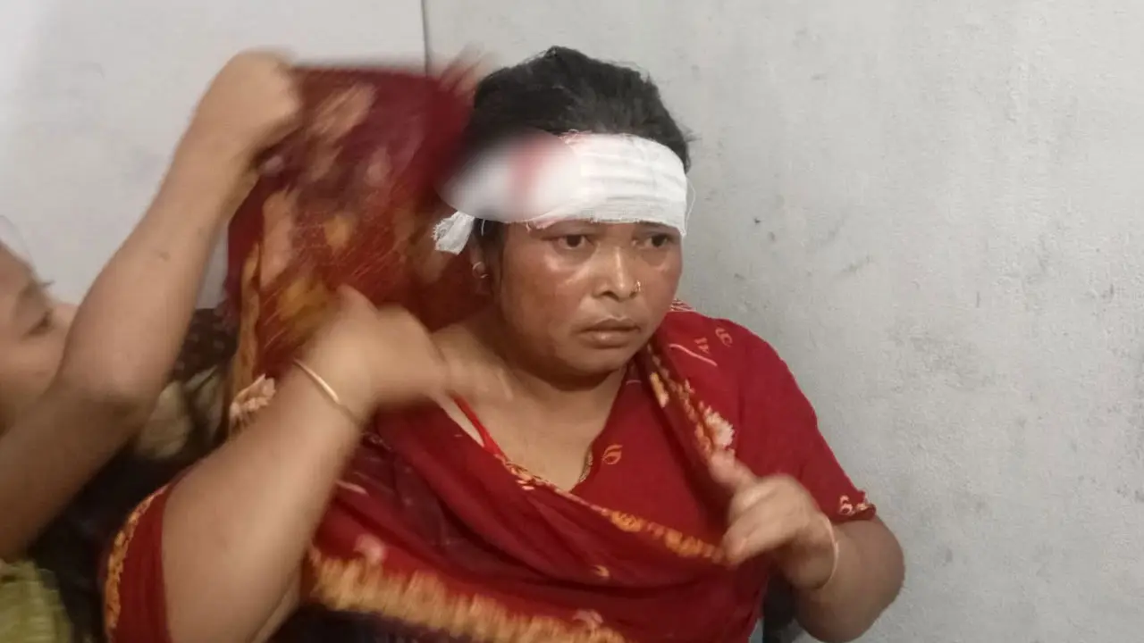 কিস্তির টাকা না পেয়ে গ্রাহকের মাথা ফাটালেন এনজিও কর্মী