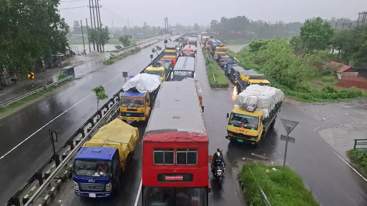 ঢাকা-টাঙ্গাইল মহাসড়কে ৬০ কিলোমিটারে যানজট