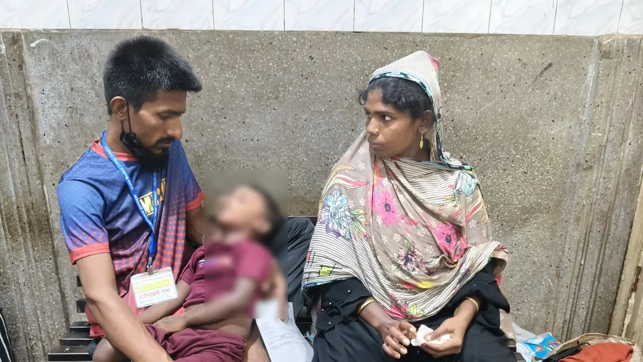 ‘গরিব বলে কি আমরা চিকিৎসা পাব না?’